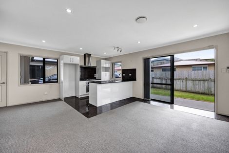 Photo of property in 14 Frederick Place, Whalers Gate, New Plymouth, 4310