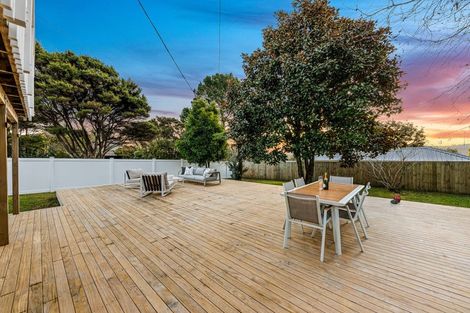 Photo of property in 18 Outlook Road, Greenhithe, Auckland, 0632