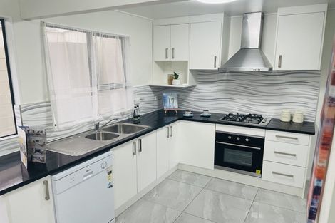 Photo of property in 2/11 Overton Road, Papatoetoe, Auckland, 2025