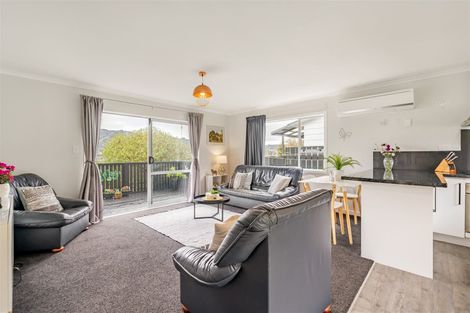 Photo of property in 7 Oaklands Grove, Clouston Park, Upper Hutt, 5018