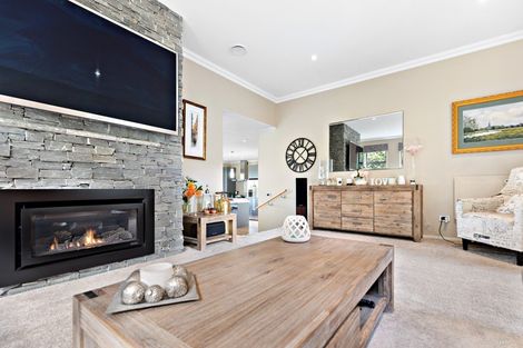 Photo of property in 41 Namsan Close, Fairview Heights, Auckland, 0632