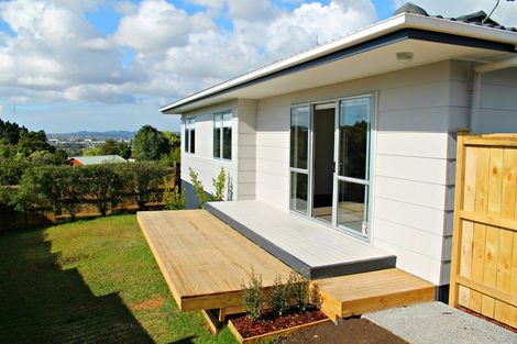 Photo of property in 1/8 Benchmark Drive, Massey, Auckland, 0614