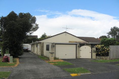 Photo of property in 1/37 Challen Close, Conifer Grove, Takanini, 2112