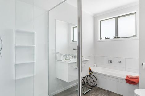 Photo of property in 17 Anchor Crescent, Papamoa, 3118