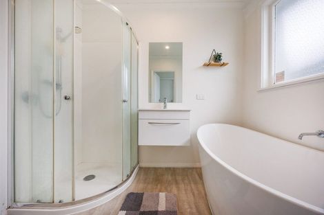 Photo of property in 6 Esk Street, Roslyn, Palmerston North, 4414