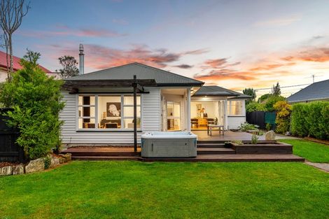 Photo of property in 221 Weston Road, St Albans, Christchurch, 8052