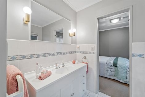 Photo of property in 1/65 Aberdeen Road, Castor Bay, Auckland, 0620