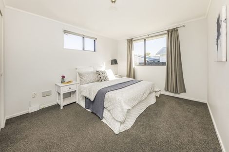 Photo of property in 2/35 Hill Crescent, Papakura, 2110