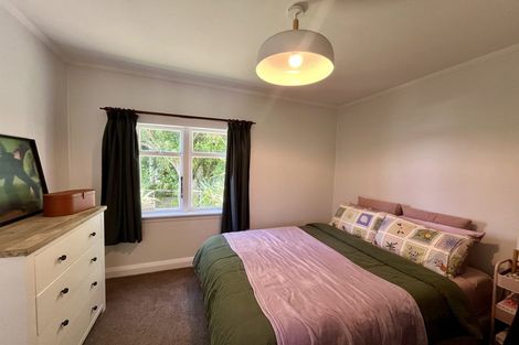 Photo of property in 94 Sutherland Road, Melrose, Wellington, 6023