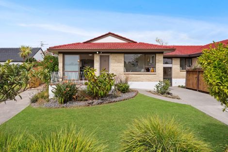 Photo of property in 2/39 Rapallo Place, Farm Cove, Auckland, 2012