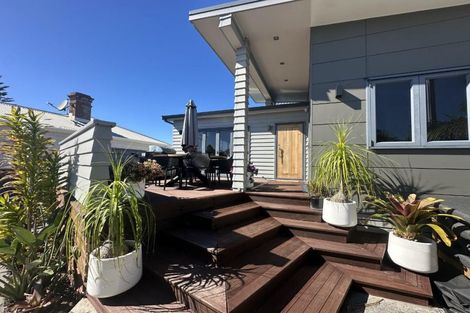 Photo of property in 162 Molesworth Street, New Plymouth, 4312