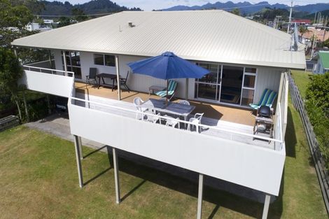 Photo of property in 320 Ocean Road, Whangamata, 3620