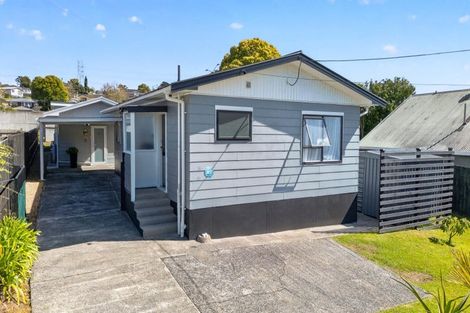Photo of property in 3 Huruhuru Road, Massey, Auckland, 0614