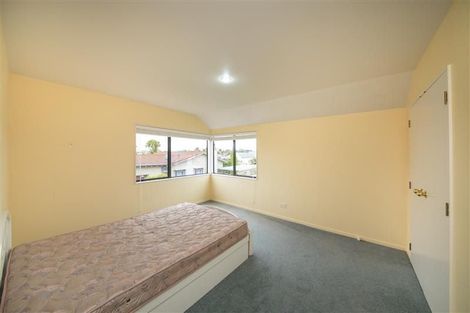 Photo of property in 32 Stewart Crescent, Hokowhitu, Palmerston North, 4410