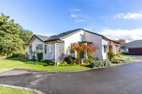 Photo of property in 33 Lakeridge Close, Rangatira Park, Taupo, 3330