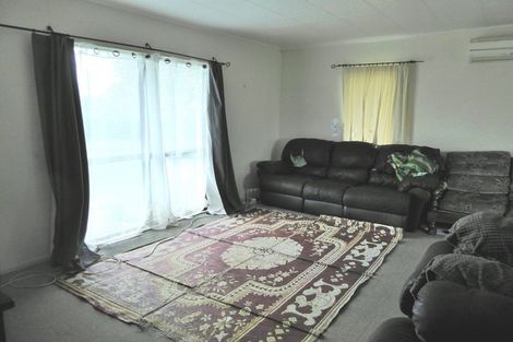 Photo of property in 19 Gladys Place, Kelvin Grove, Palmerston North, 4414
