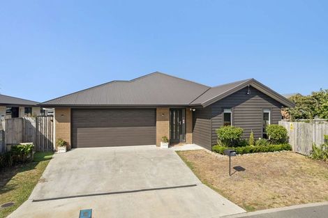Photo of property in 5 Faber Place, Rototuna North, Hamilton, 3210
