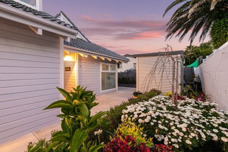 Photo of property in 21 Hebron Road, Waiake, Auckland, 0630