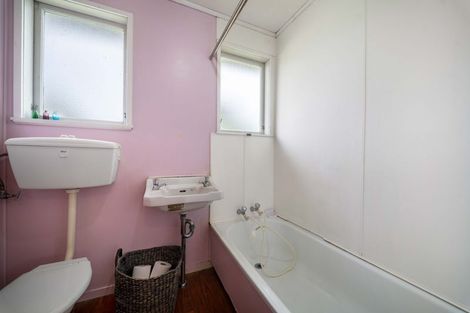 Photo of property in 80 Riverpark Crescent, Henderson, Auckland, 0610