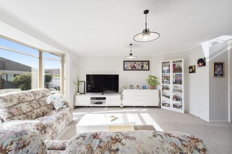 Photo of property in 2/73 Vintage Drive, Henderson, Auckland, 0612