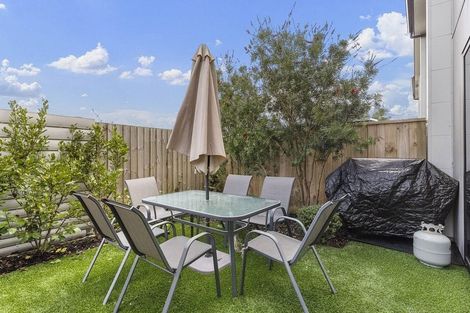 Photo of property in 52e Vodanovich Road, Te Atatu South, Auckland, 0610