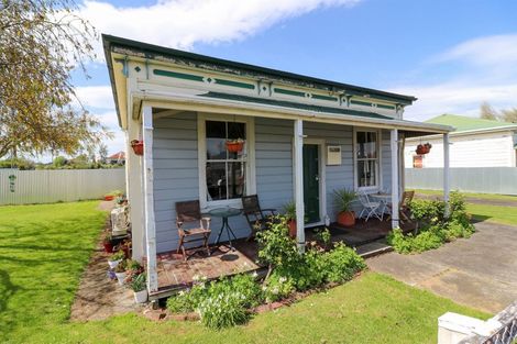 Photo of property in 11 Allardice Street, Dannevirke, 4930