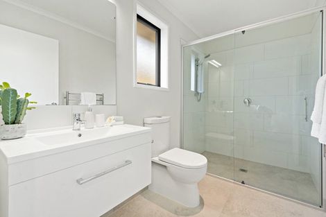 Photo of property in 10 Te Paahi Avenue, Waiuku, 2123