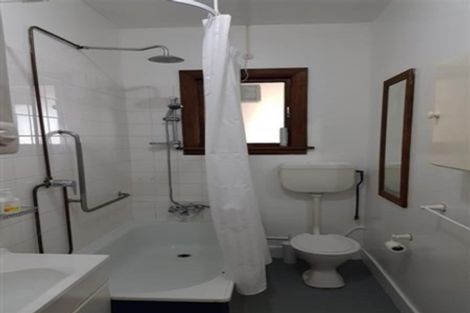 Photo of property in Devonport Apartments, 37/127 Saint Aubyn Street, New Plymouth, 4310