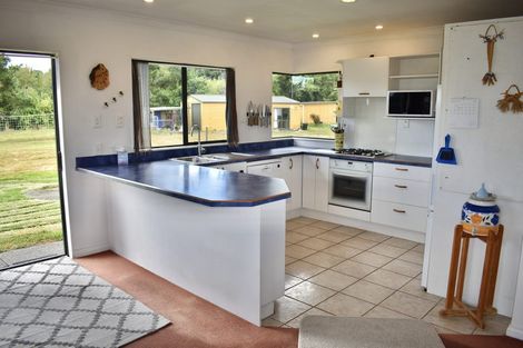 Photo of property in 12 Te Horo Beach Road, Te Horo, Otaki, 5581