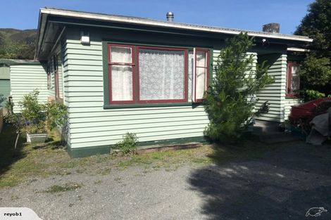 Photo of property in 28 Wellington Road, Wainuiomata, Lower Hutt, 5014