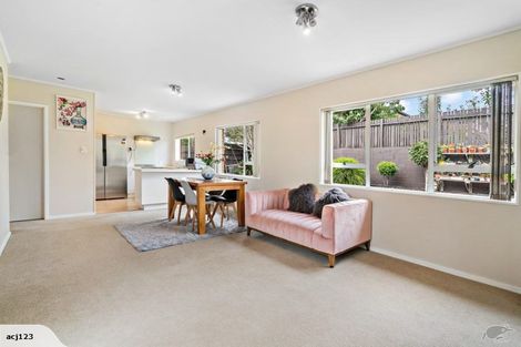 Photo of property in 2/37 Galvan Avenue, Sunnyhills, Auckland, 2010