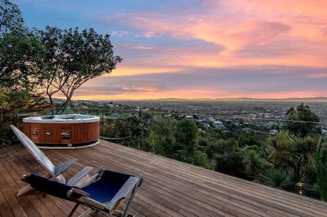 Photo of property in 16 Macmillan Avenue, Cashmere, Christchurch, 8022