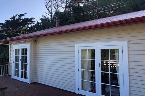 Photo of property in 58 Hungerford Road, Houghton Bay, Wellington, 6023