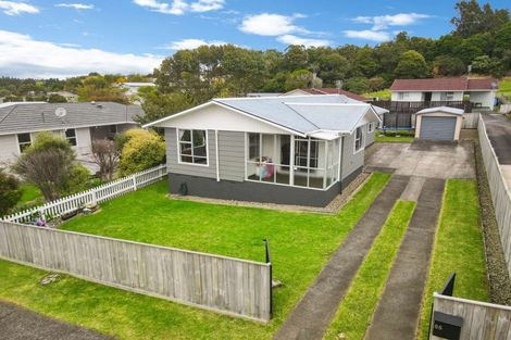 Photo of property in 85 Riversdale Drive, Merrilands, New Plymouth, 4312