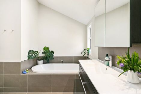 Photo of property in 16 Narbada Crescent, Khandallah, Wellington, 6035