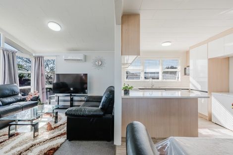 Photo of property in 10 Bremridge Place, Melville, Hamilton, 3206