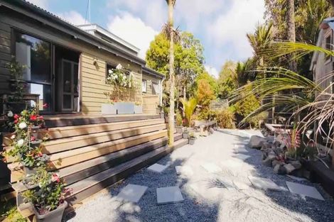 Photo of property in 556 Scenic Drive, Waiatarua, Auckland, 0612