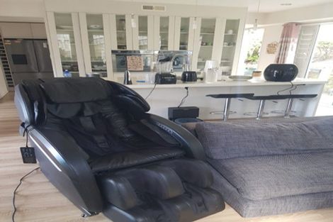 Photo of property in 42 Corricvale Way, Northcross, Auckland, 0630