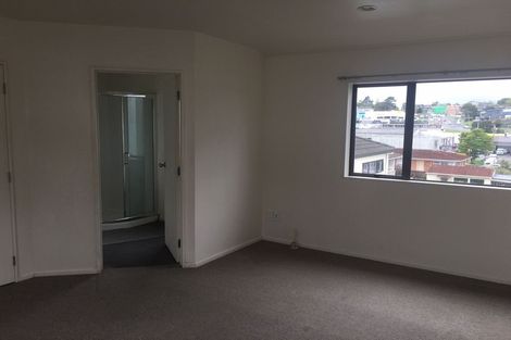 Photo of property in 9b Woodall Place, Totara Vale, Auckland, 0627