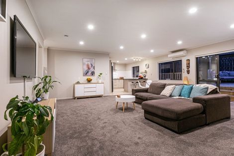 Photo of property in 22 Bradnor Meadows Drive, Swanson, Auckland, 0612