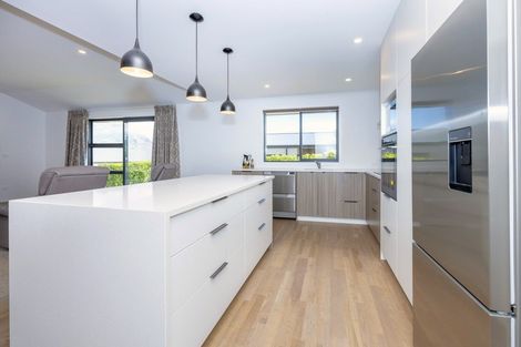 Photo of property in 16 Makomako Road, Wanaka, 9305