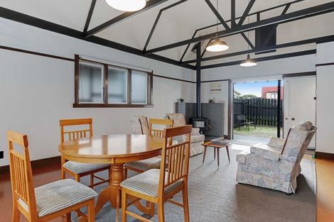 Photo of property in 81 Kiwi Esplanade, Mangere Bridge, Auckland, 2022