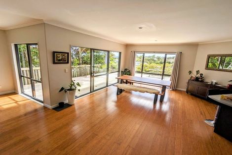 Photo of property in 180 Kittiwake Drive, Schnapper Rock, Auckland, 0632