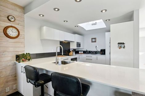 Photo of property in 3 Countess Close, Maupuia, Wellington, 6022