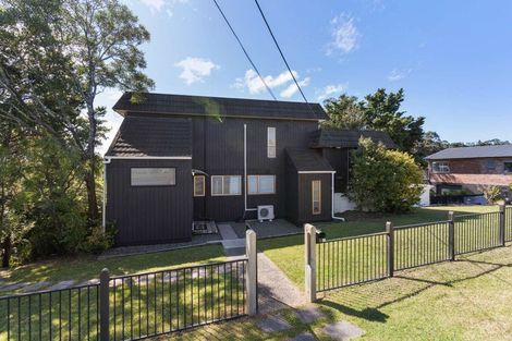 Photo of property in 53 Island Bay Road, Beach Haven, Auckland, 0626