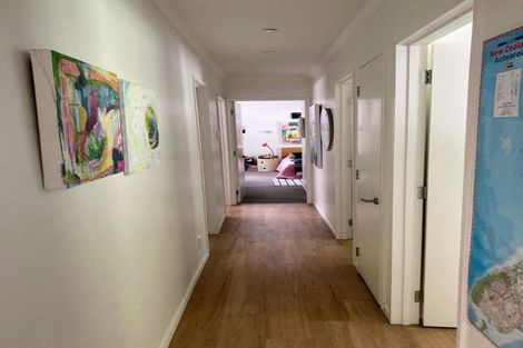 Photo of property in 5 Pendene Place, Forrest Hill, Auckland, 0620