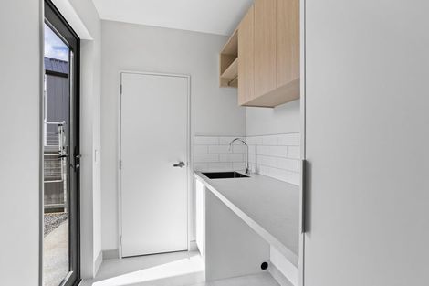 Photo of property in 15 Parkmore Drive, Rosehill, Papakura, 2113