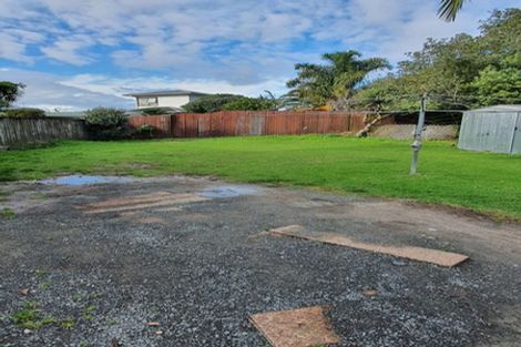 Photo of property in 2/25 Gill Avenue, Te Atatu Peninsula, Auckland, 0610