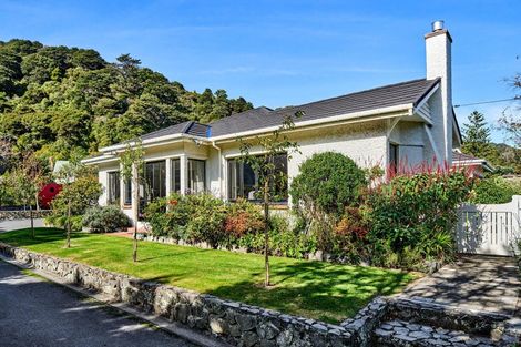 Photo of property in 68 Cheviot Road, Lowry Bay, Lower Hutt, 5013