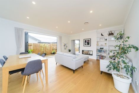 Photo of property in 114 Johnstone Drive, Fitzherbert, Palmerston North, 4410